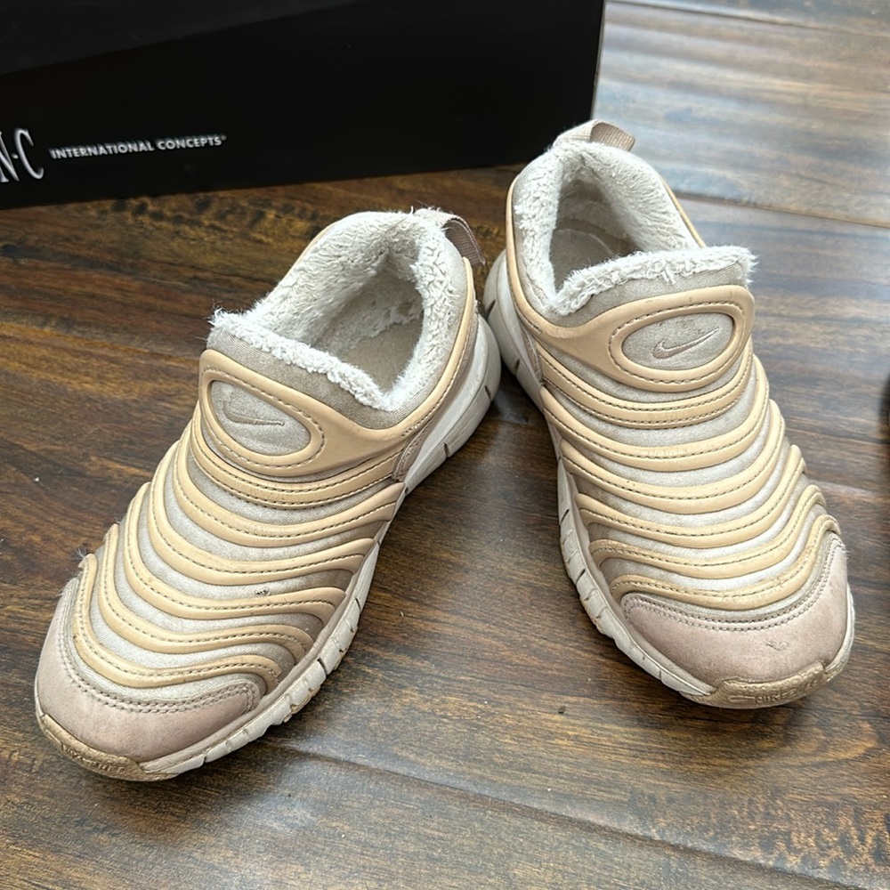 Girls Nike Dynamo